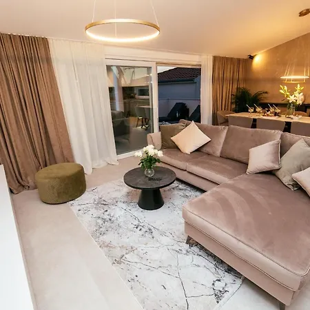 Fk Luxury Penthouse Apartment Pakostane